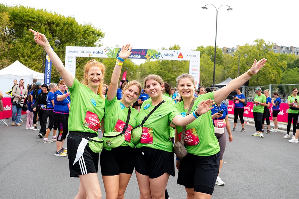 Group photo of Daniela, Alessia, Leonie and Anja at the finish line